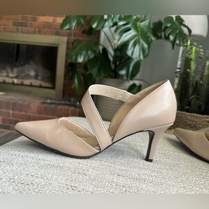 🔥LifeStride soft system 3 inches heel size 8W great condition no scratches.